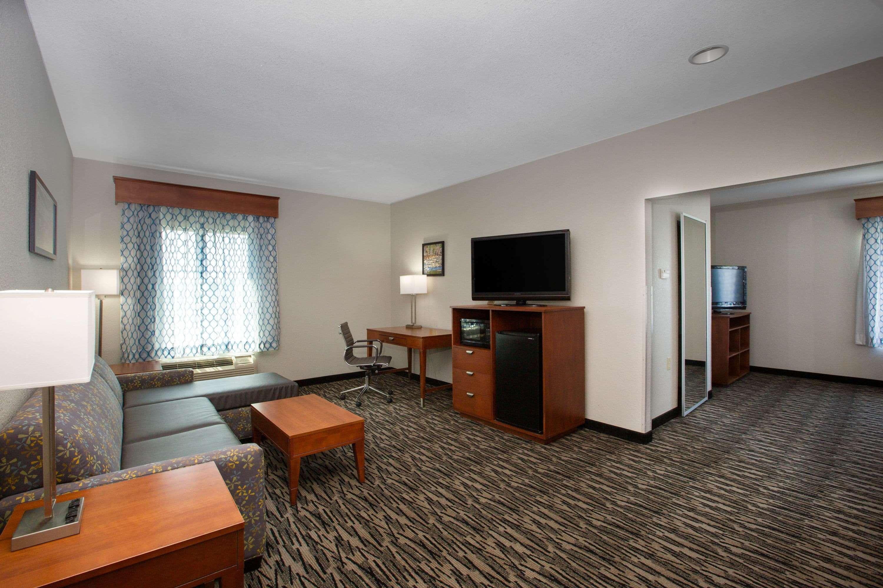 Hotel La Quinta By Wyndham Tupelo Extérieur photo